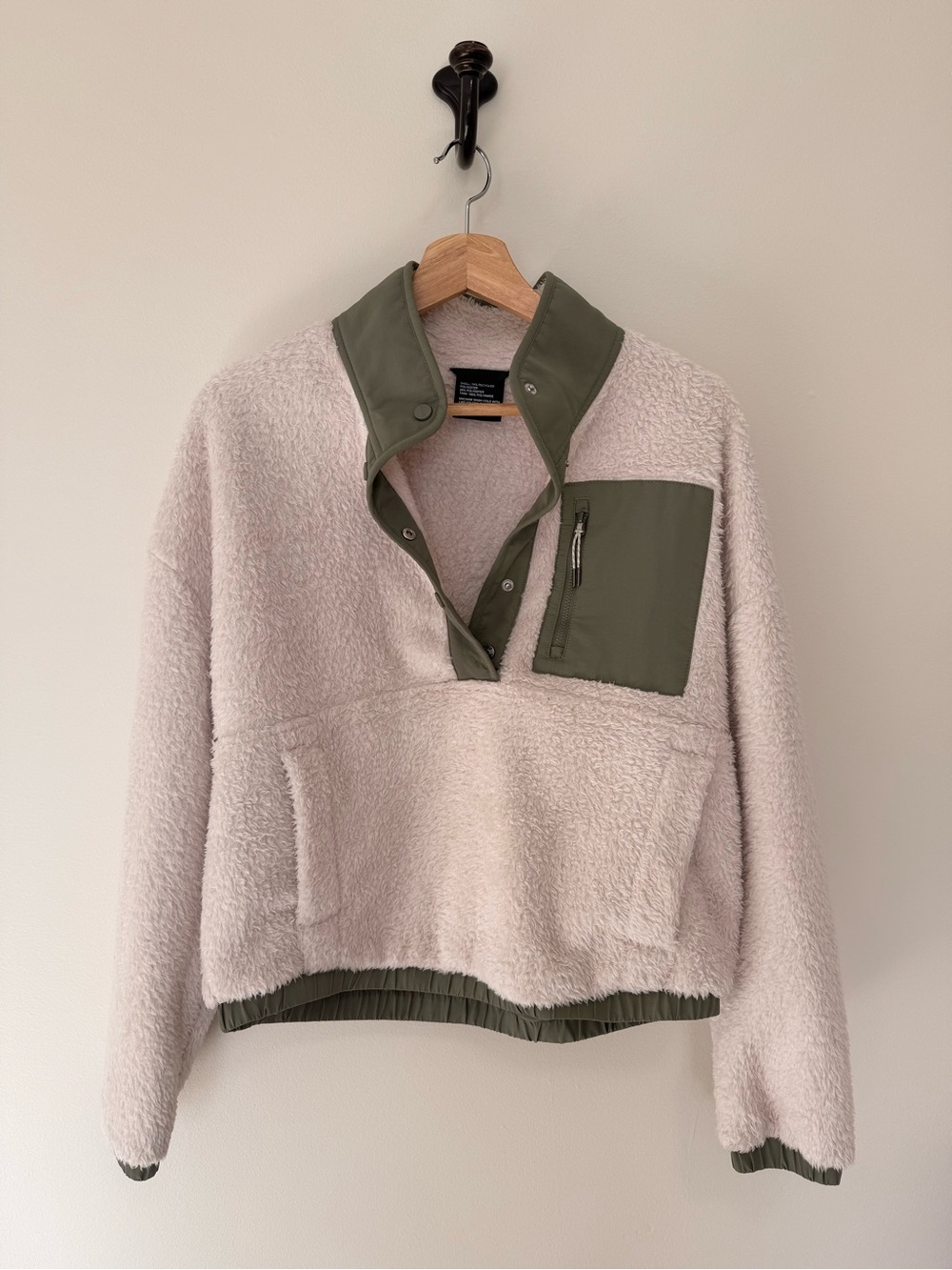 Vuori Cozy Two-Tone Sherpa Pullover Jacket - Cream with Olive Accents Size Small